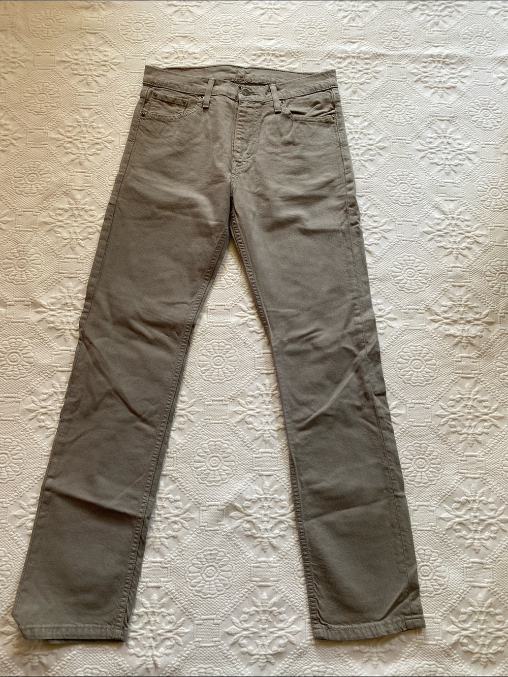 Levi's Straight-Leg Jeans in Gray
